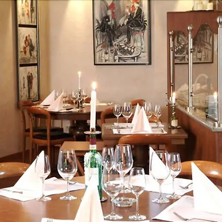 מלון Hoellsteiner Hof 3*