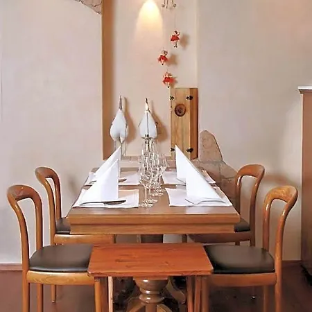 Hoellsteiner Hof 3* 스타이넨