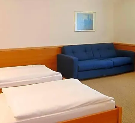 호텔 Hoellsteiner Hof 3*